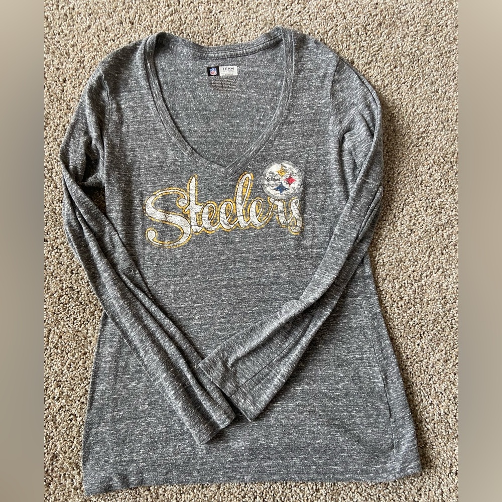 Womens Large NFL Steelers long sleeved T. Never worn.